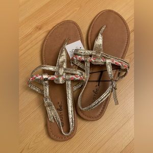 New! JUST BE Sandals.Size 9     $5.95 SHIP